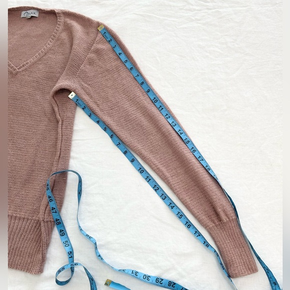 Canadian Classic Qiviuk V-Neck Sweater - Picture 4 of 11